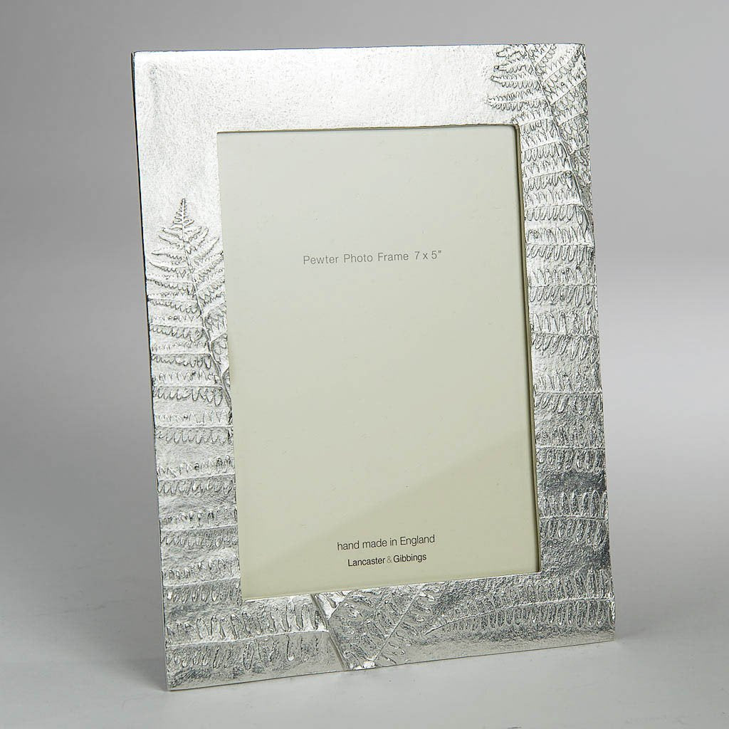 PF-FE05_pewter_photo_frame_handmade_in_england_bb8d2032-0f5a-41c6-82f9-cac9b31d6724.jpg