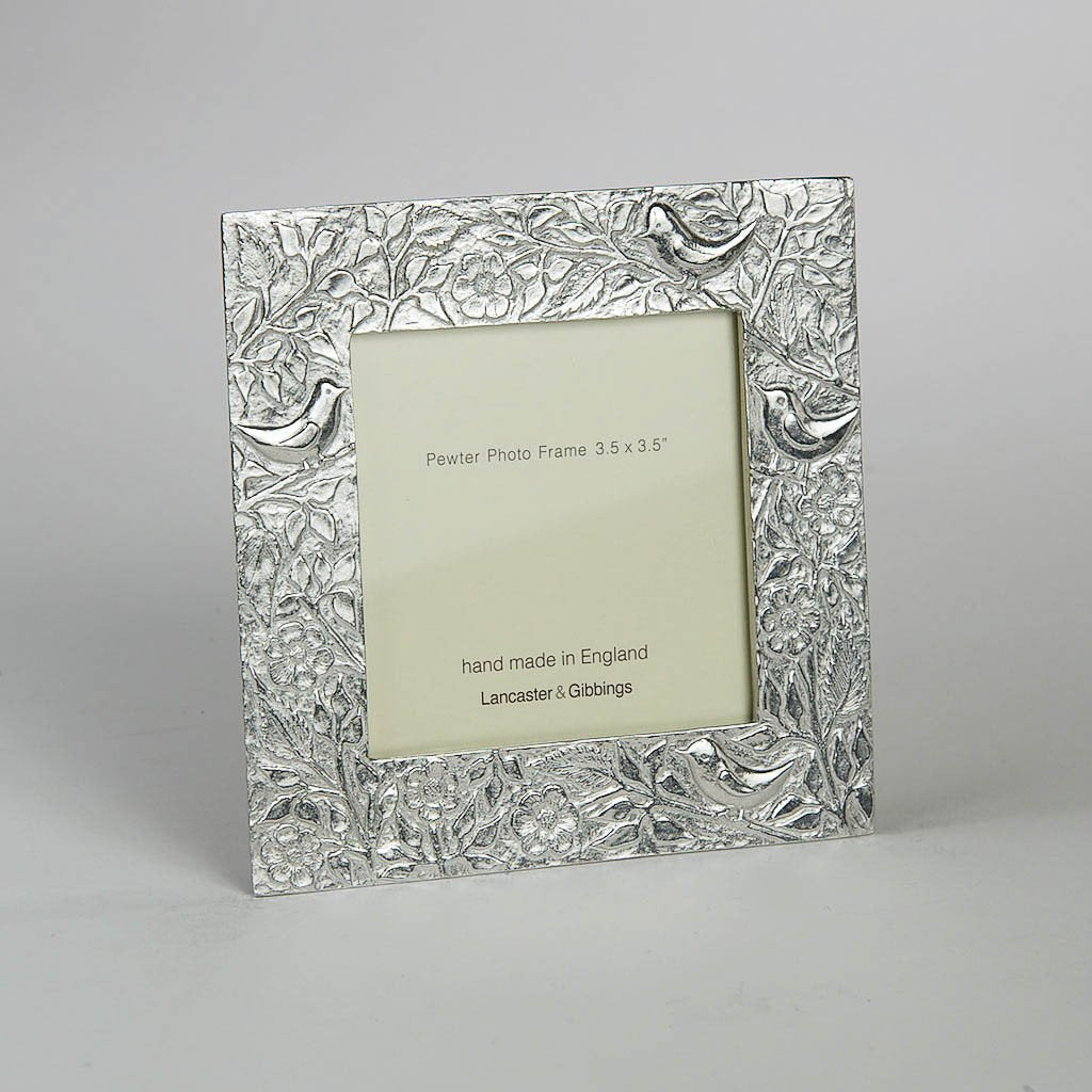 handmade_in_england_pewter_photo_frame_PFBI02_2b78f572-4f5f-461e-9c2b-32d831a12829.jpg