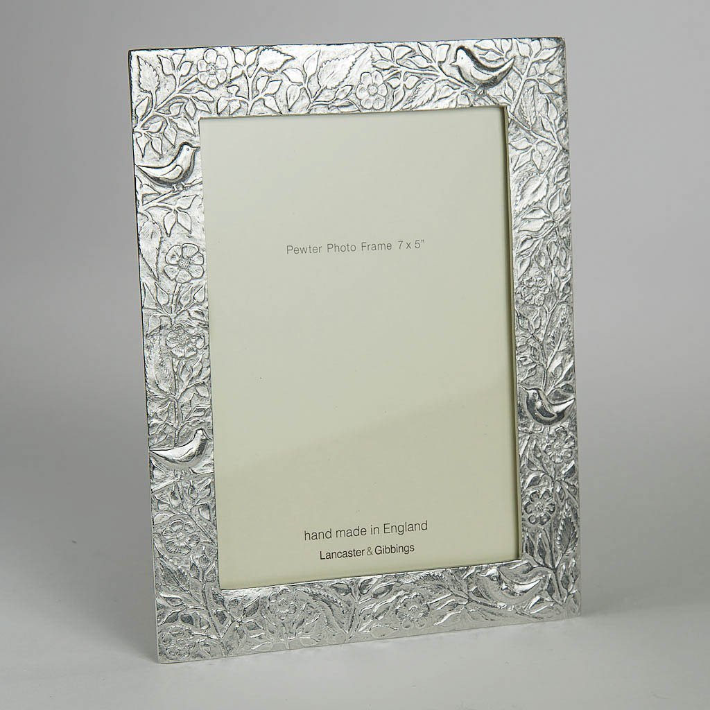 handmade_in_england_pewter_photo_frame_PFBI05_26d67bb2-7019-45ed-a764-2d1dc0e041e6.jpg