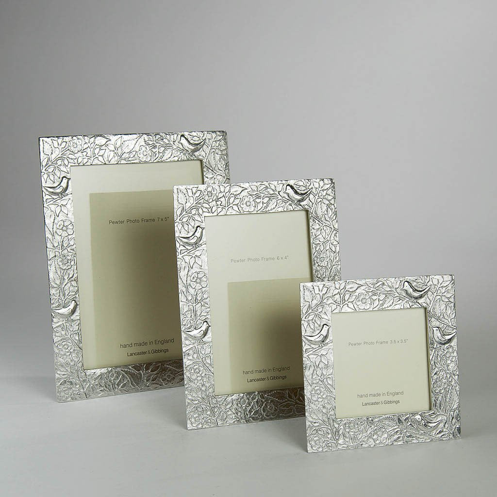 handmade_in_england_pewter_photo_frame_PFBIGR_fc1efaae-f697-44b1-93e0-f6801ea91f50.jpg