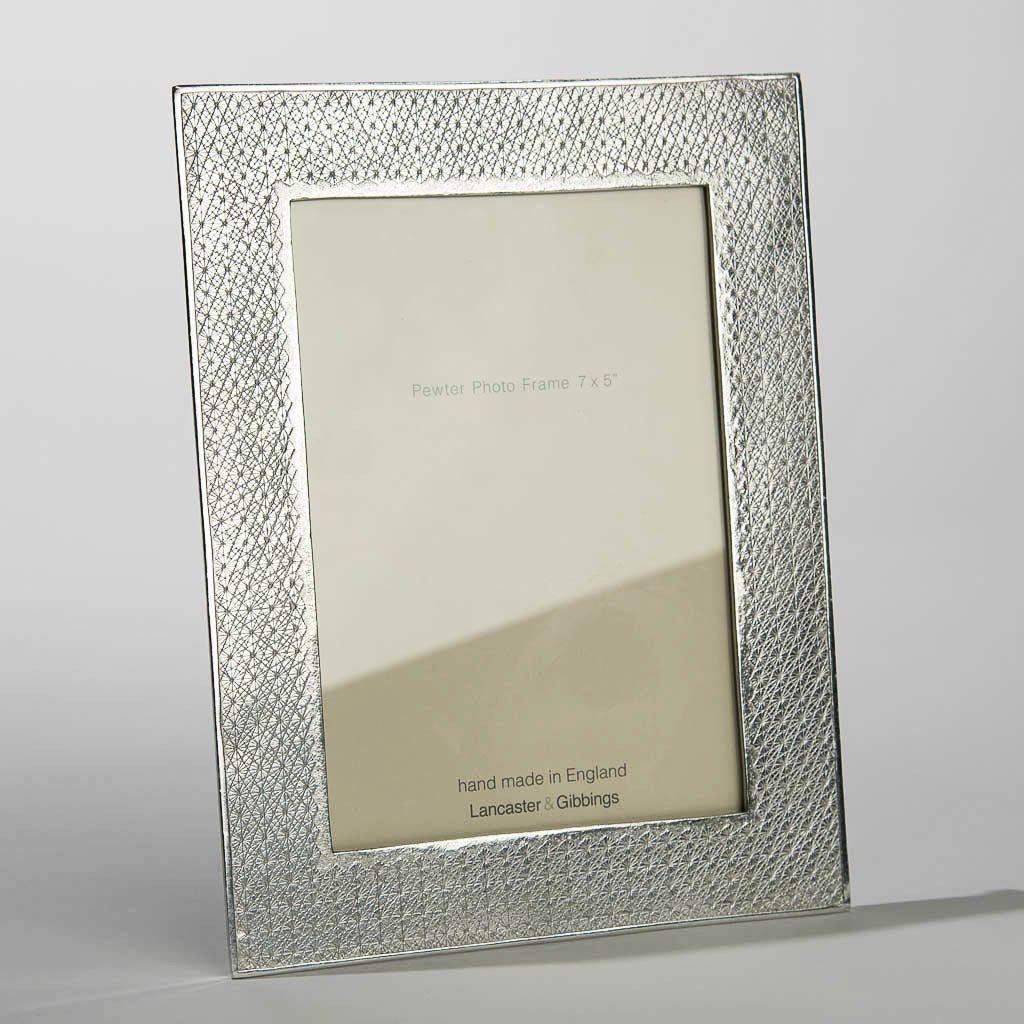 handmade_in_england_pewter_photo_frame_PFKI05_564c1b14-295d-4a04-8a3e-bbc18faea60b.jpg
