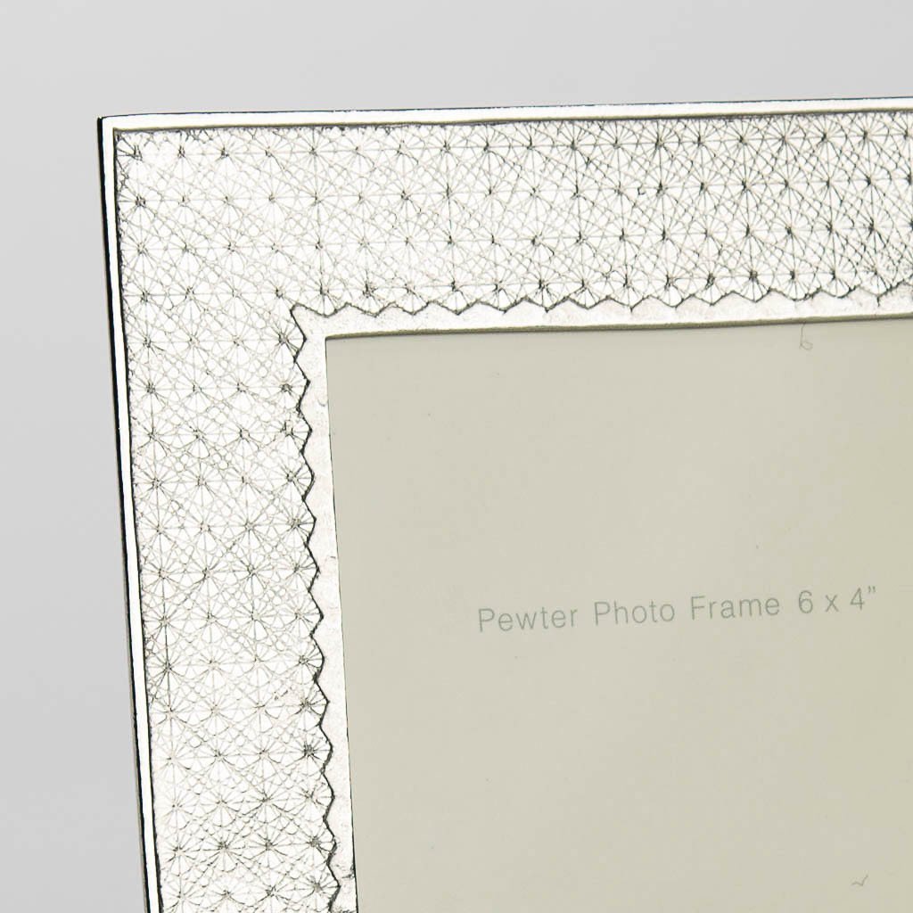 handmade_in_england_pewter_photo_frame_PFKICU_12d19032-2c2f-4d6f-b4f6-5e4d53102739.jpg