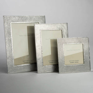 handmade_in_england_pewter_photo_frame_PFKIGR_57de09ce-a82d-48e1-82cf-b51b50daf174.jpg