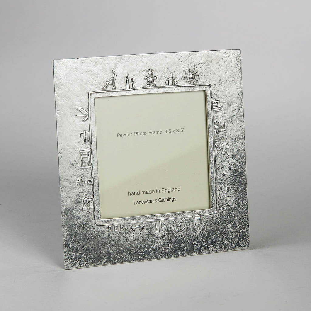 made_in_england_pewter_photo_frame_PFBC02_622f4fb0-c88e-42f5-a887-e58f9757d1ca.jpg