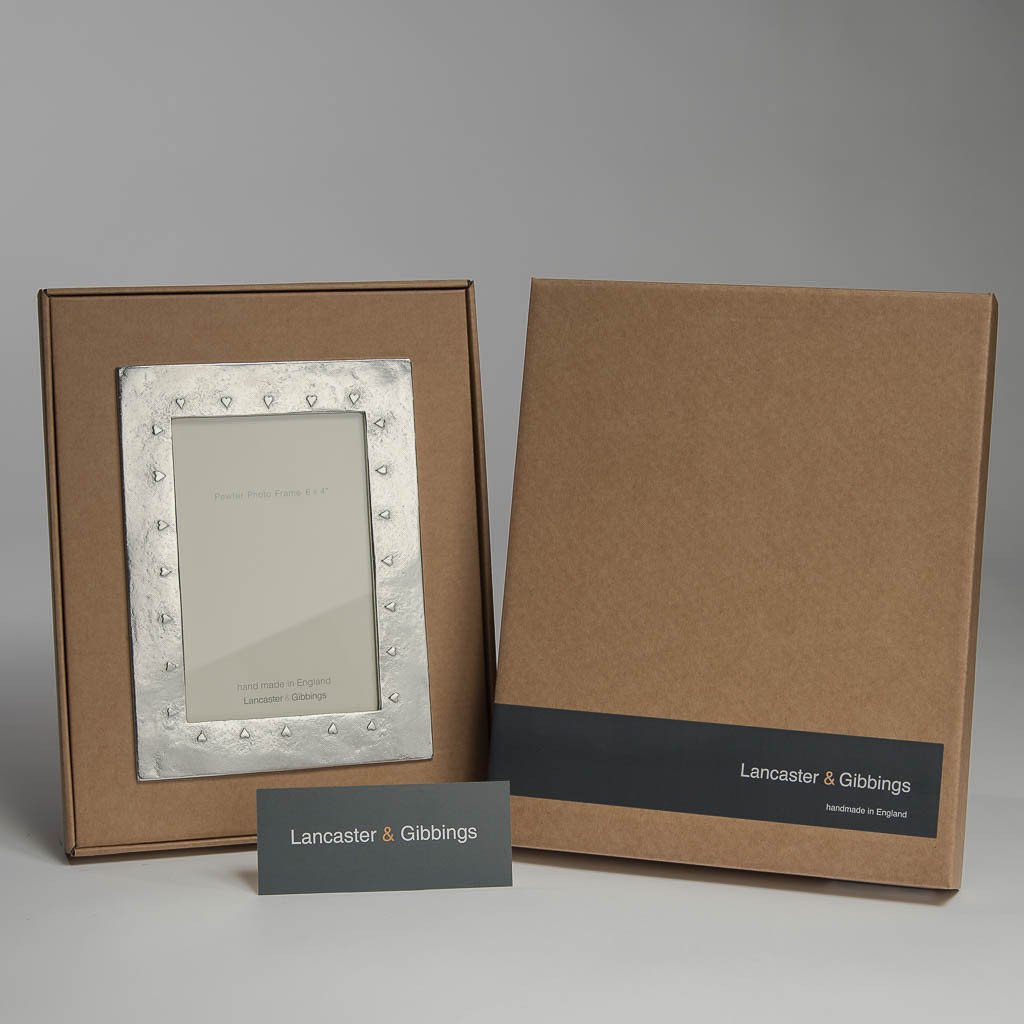pewter_photo_frame_PFHEPK_d3998b0d-de99-4ad9-b825-85efefee9163.jpg