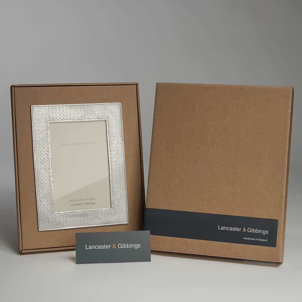 pewter_photo_frame_PFKIPK_601214b3-6c77-49b7-ba88-a067f9afa2ef.jpg