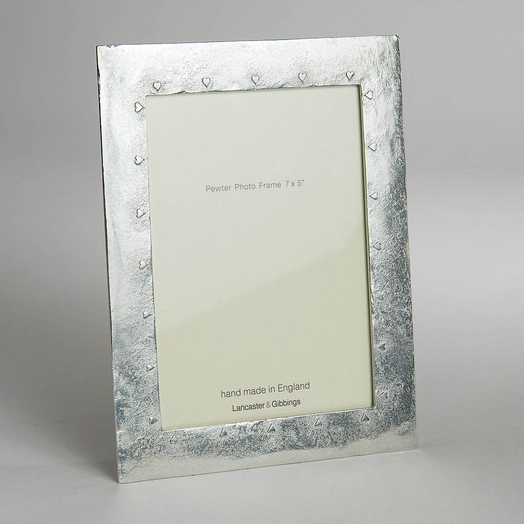 pewter_photo_frame_handmade_in_england_PFHE05_647814cb-8dcf-4f80-a6d7-2bca66a58639.jpg