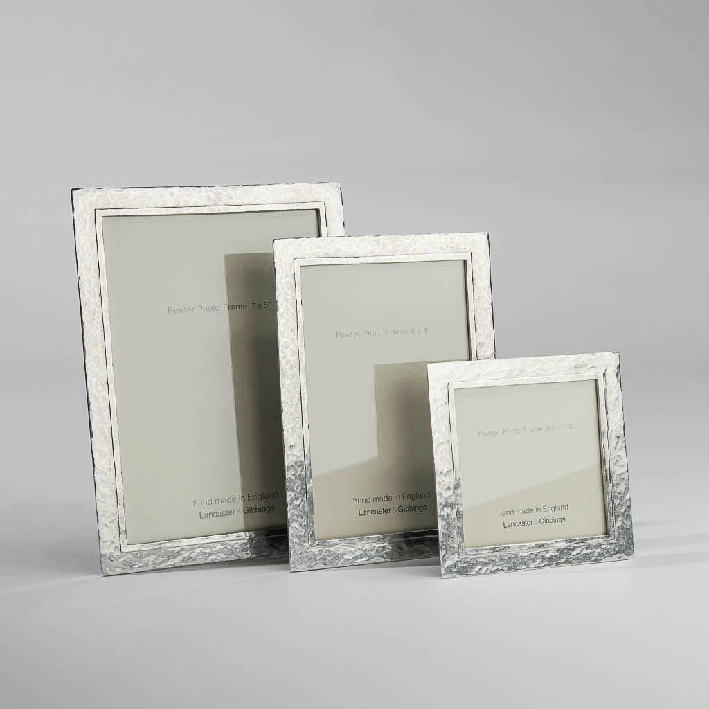 pewter_photo_frame_made_in_england_PFTHGR_8f184123-3f1e-4e7b-ab2c-e40124ff461f.jpg